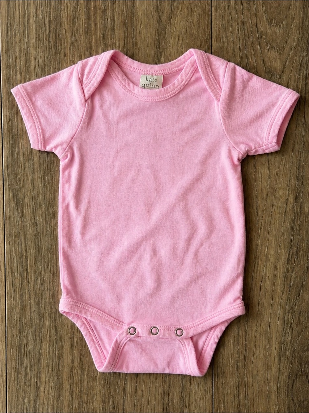 kate quinn Pink Short-Sleeve Baby One-Piece Bodysuit
